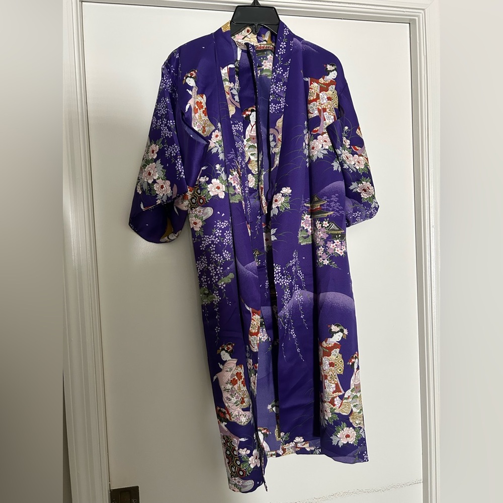 Disney Epcot Japanese Pavilion Purple Floral Women's Robe